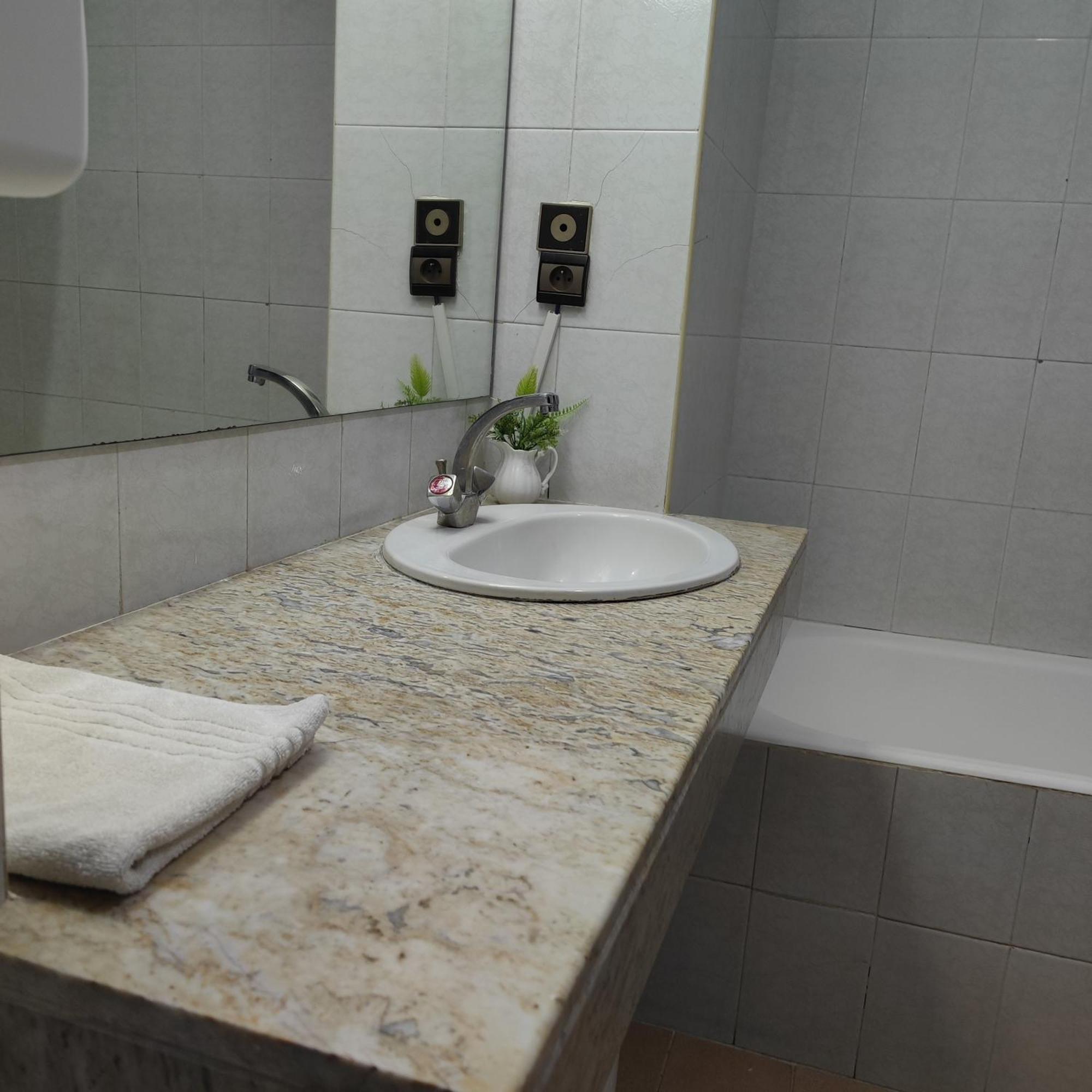 Hotel Amrouss Touristic Darmaroc Azrou Habitación foto
