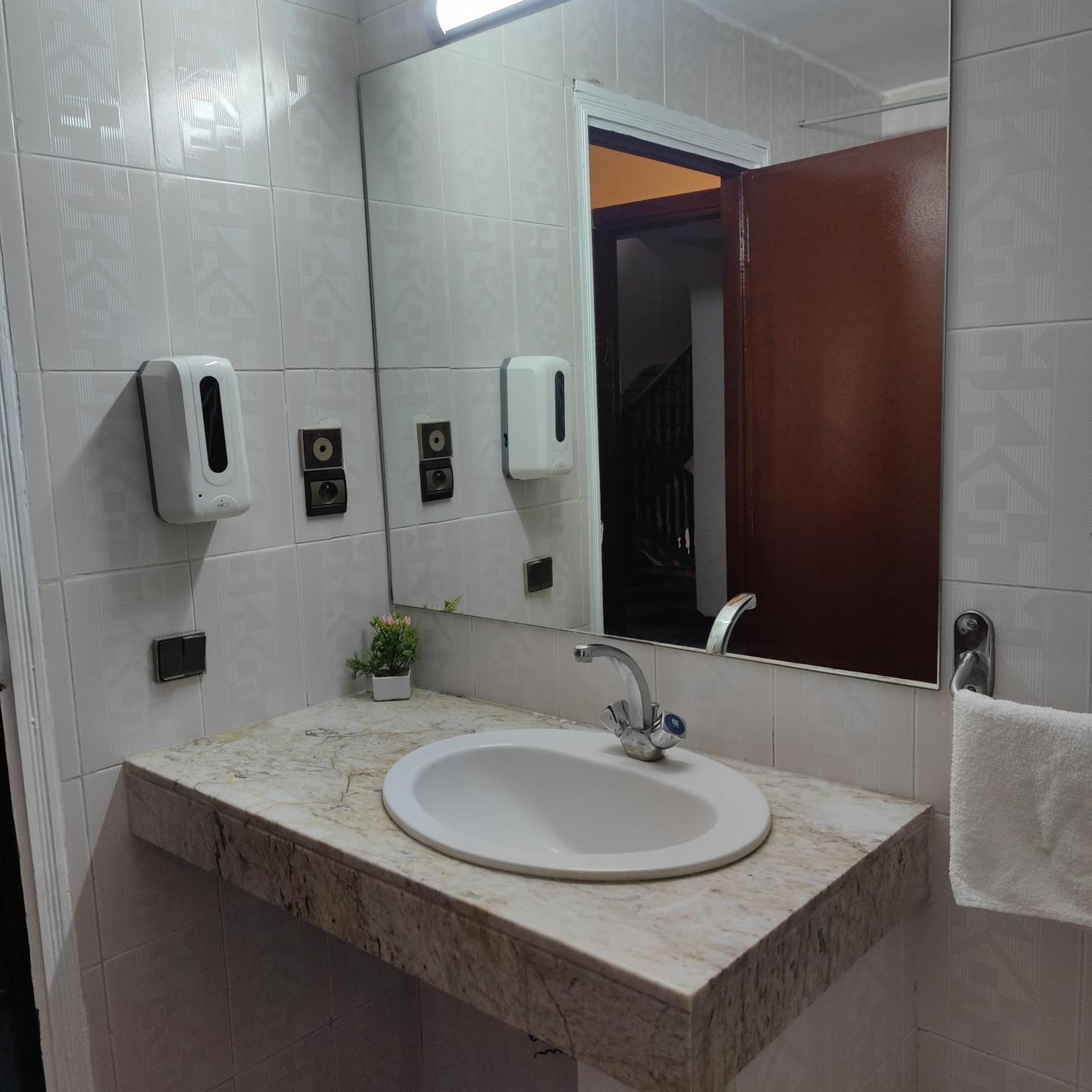 Hotel Amrouss Touristic Darmaroc Azrou Habitación foto