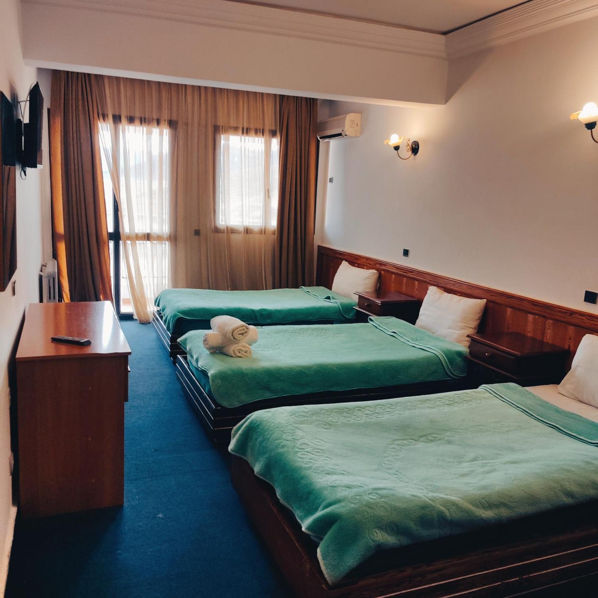 Hotel Amrouss Touristic Darmaroc Azrou Habitación foto