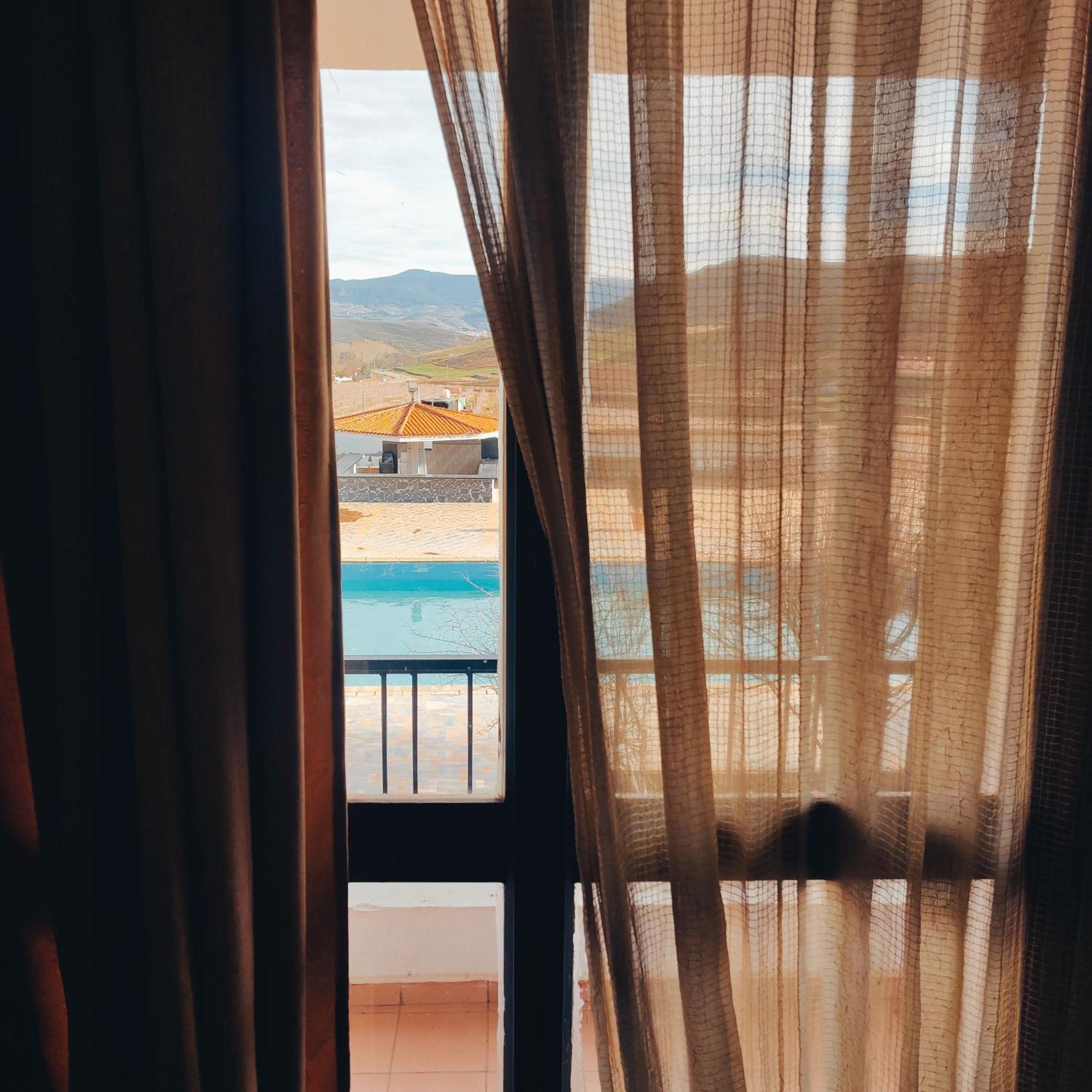 Hotel Amrouss Touristic Darmaroc Azrou Habitación foto
