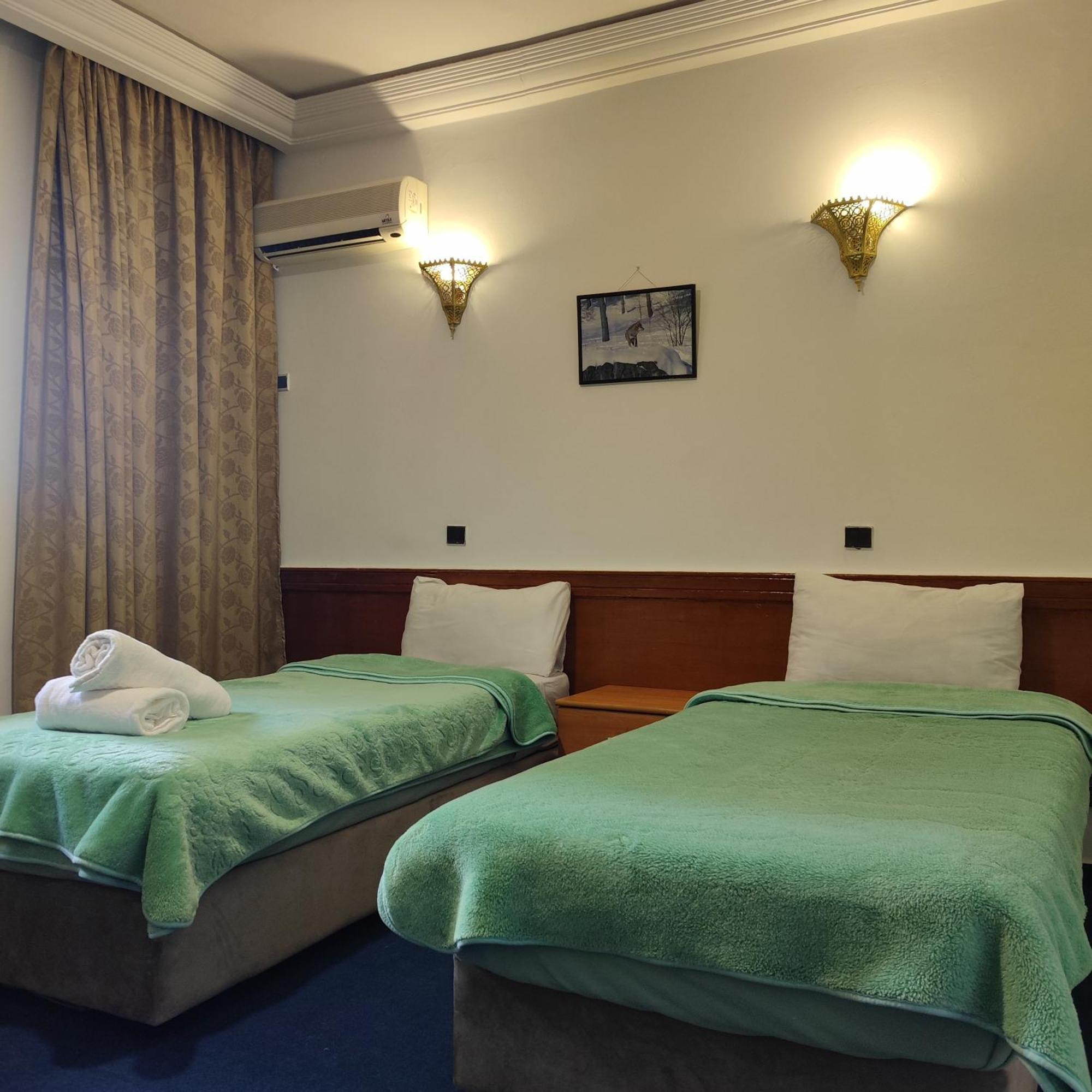 Hotel Amrouss Touristic Darmaroc Azrou Habitación foto