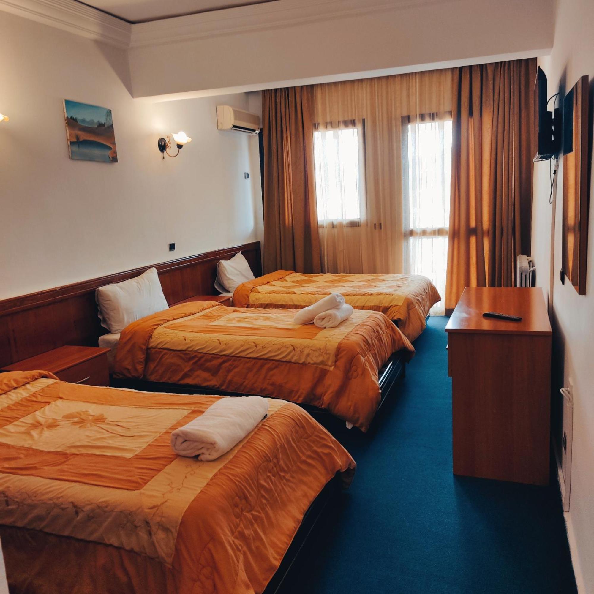 Hotel Amrouss Touristic Darmaroc Azrou Habitación foto